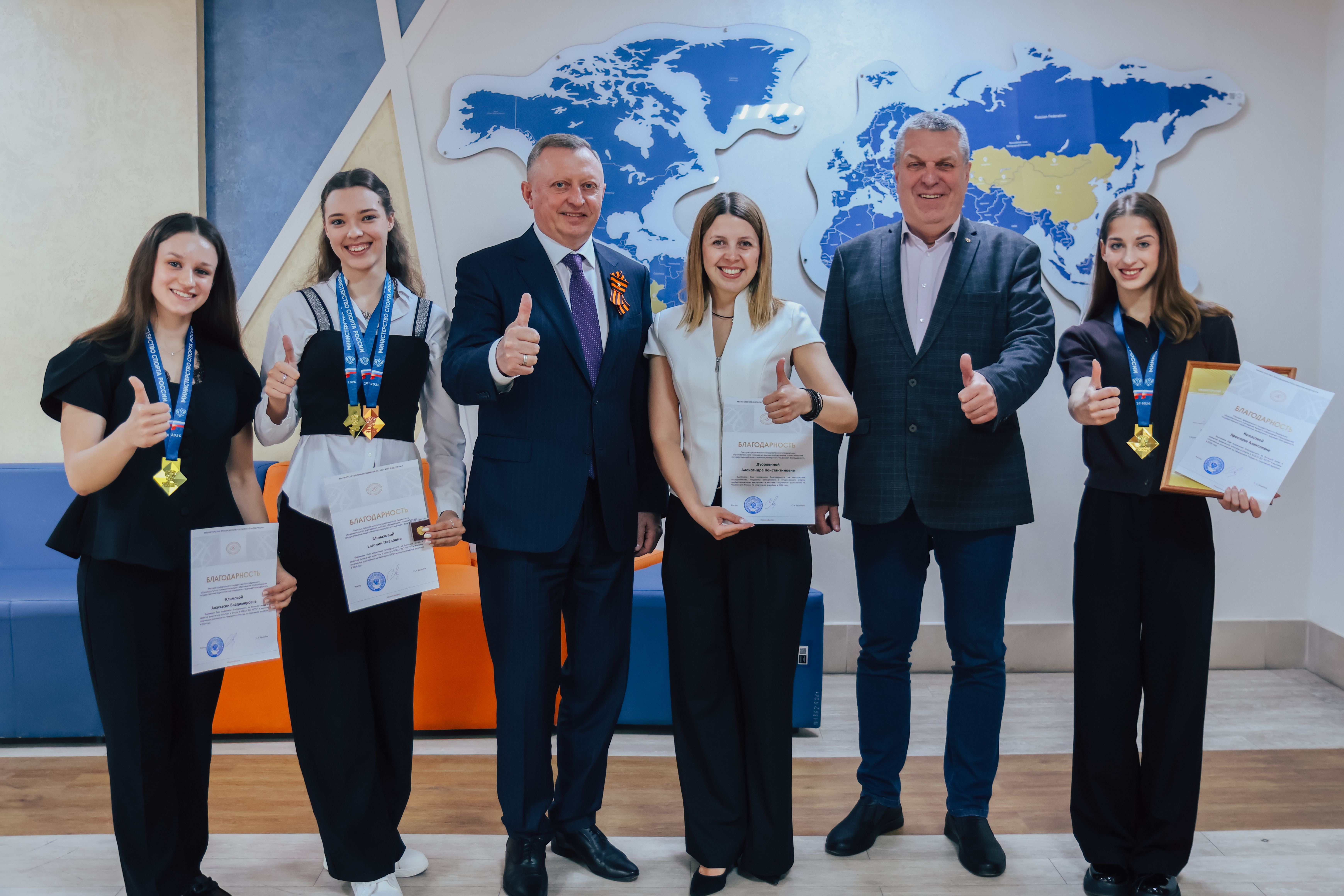 ФОТО к новости: Ректор НГПУ встретился со студентками — чемпионками России по спортивной аэробике