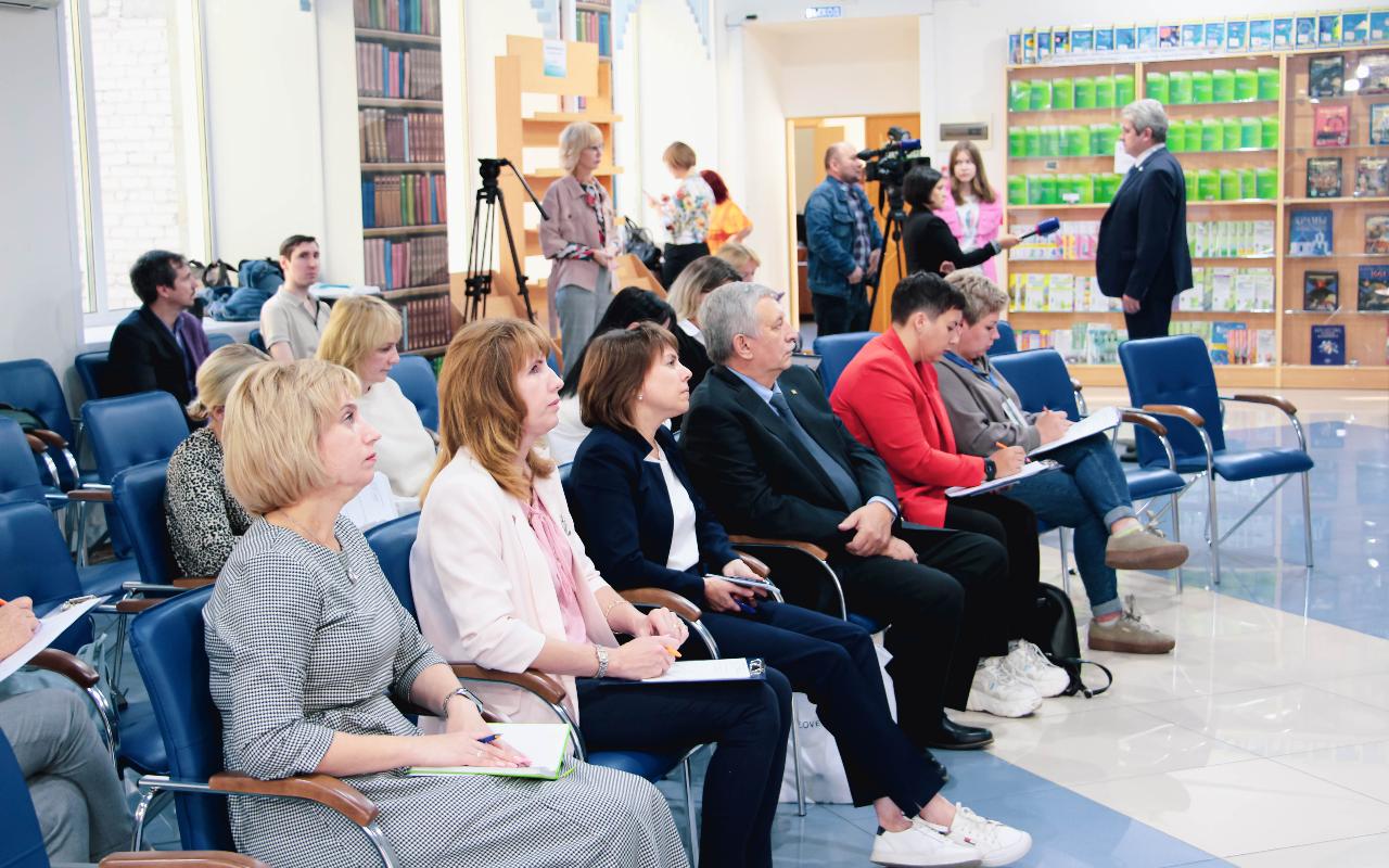 ФОТО к новости: Родительская общественность Сибири обсудила актуальные вопросы образования