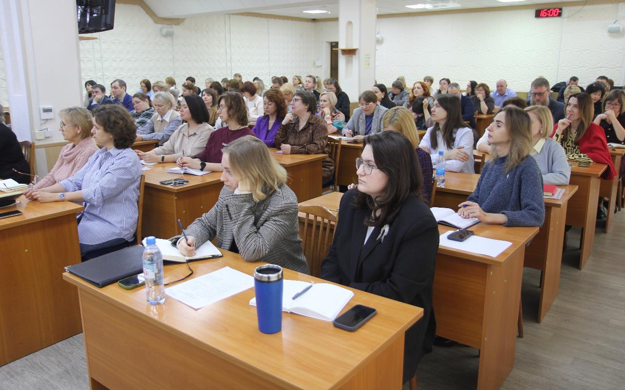 ФОТО к новости: Вопросы планирования - в центре внимания на производственном совещании в НГПУ