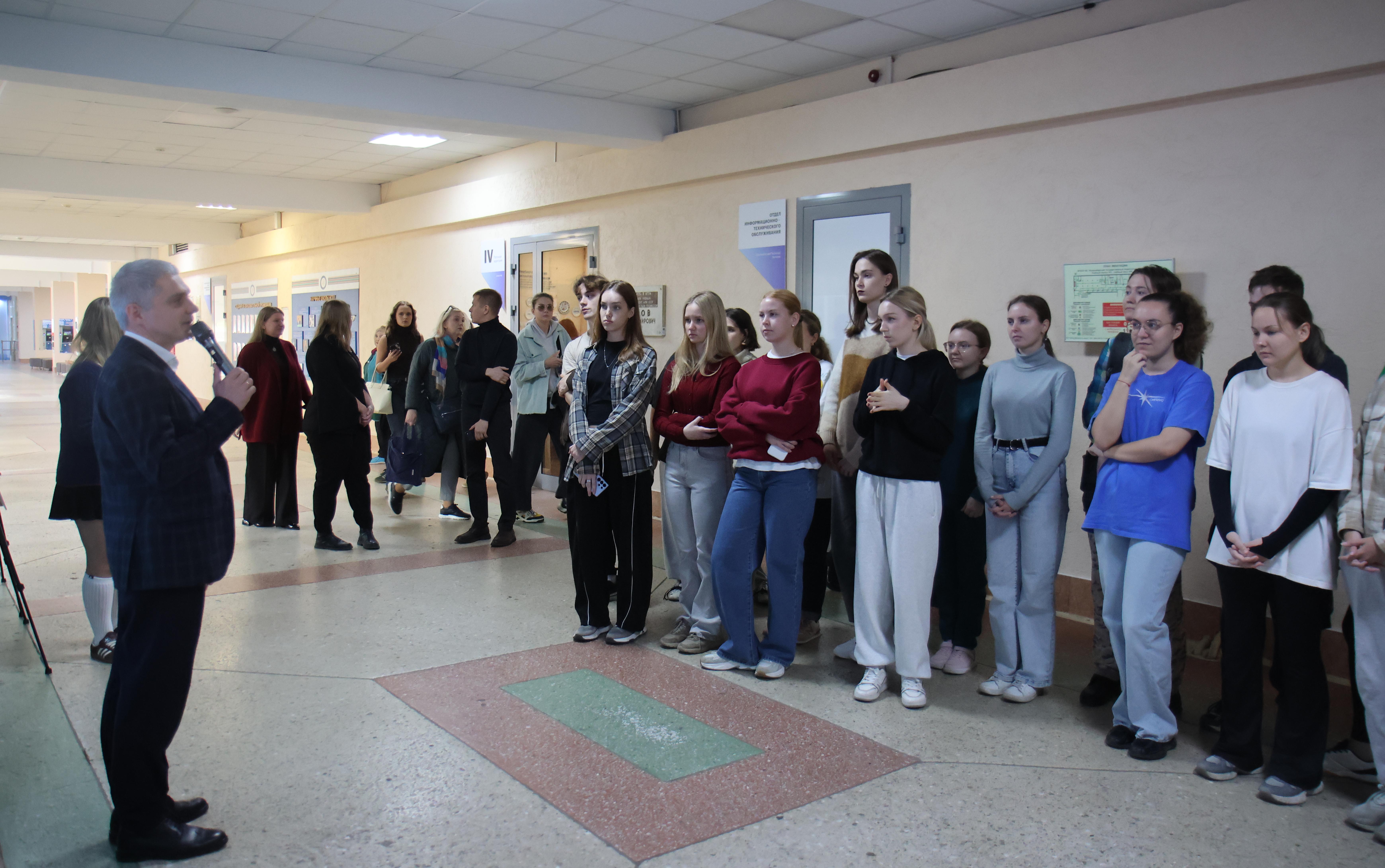 ФОТО к новости: В НГПУ открылась выставка «Донбасс. Прошлое и настоящее»