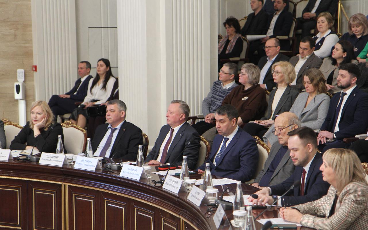 ФОТО к новости: Итоги подведены, задачи поставлены: состоялось расширенное заседание коллегии министерства образования Новосибирской области