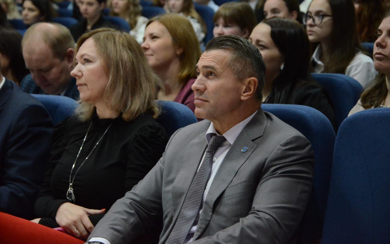 ФОТО к новости: Алексей Чадов: «Педагогика – высшее искусство». В НГПУ открылся форум трека «Знание.Учитель» Российского общества «Знание»