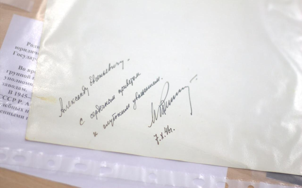 ФОТО к новости: В НГПУ открылась выставка «Маршалы Победы»