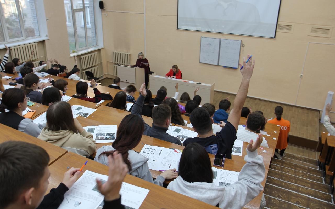 ФОТО к новости: О книгах и библиотеках: студенты НГПУ решили «Всероссийский исторический кроссворд»