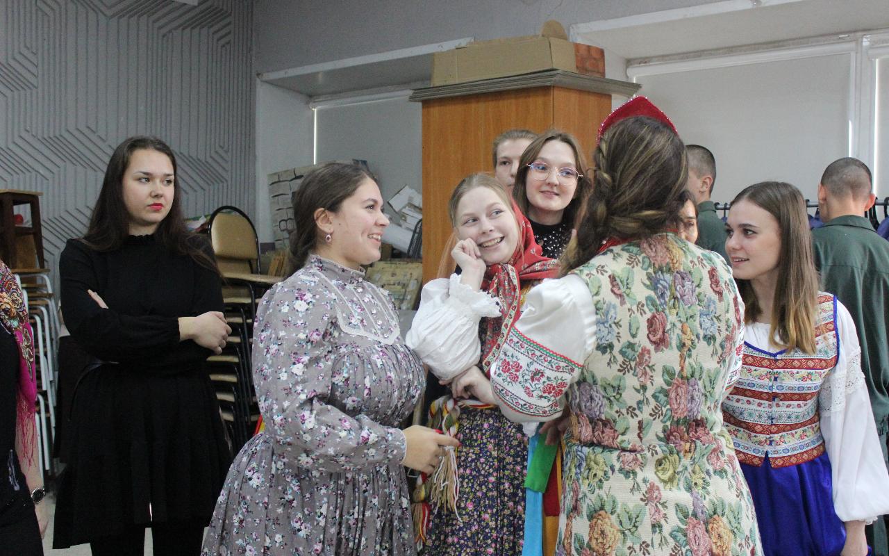 ФОТО к новости: Песни, танцы и знакомства: как прошла Покровская вечёрка в НГПУ