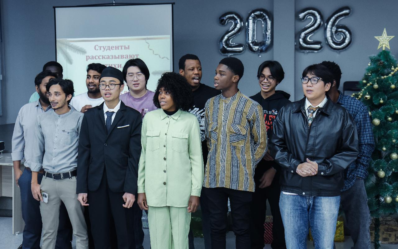 ФОТО к новости: Новый год без границ: как иностранные студенты ИФиМ НГПУ знакомились с русскими традициями
