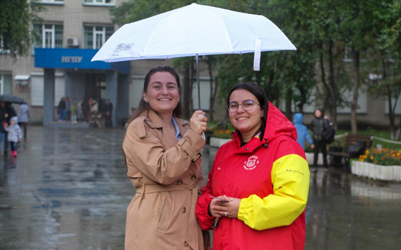 ФОТО к новости: На площади НГПУ отметили «День соседей»