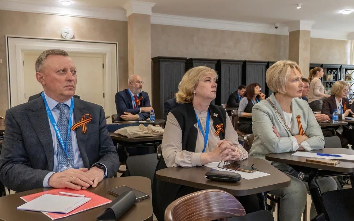 ФОТО к новости: «Работать системно в публичном пространстве»: и.о. ректора Сергей Нелюбов выступил на всероссийском совещании