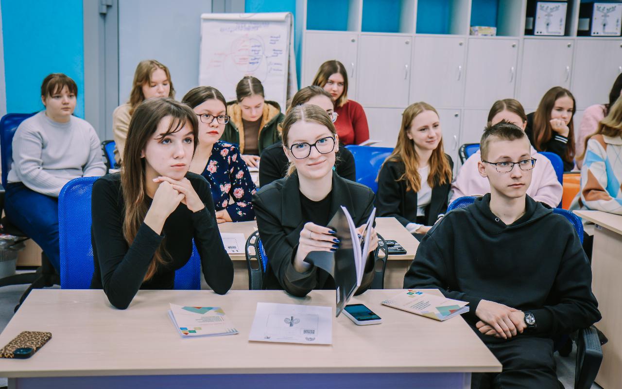ФОТО к новости: От теории к практике: как Технопарк НГПУ помогает учителям биологии открывать новые горизонты