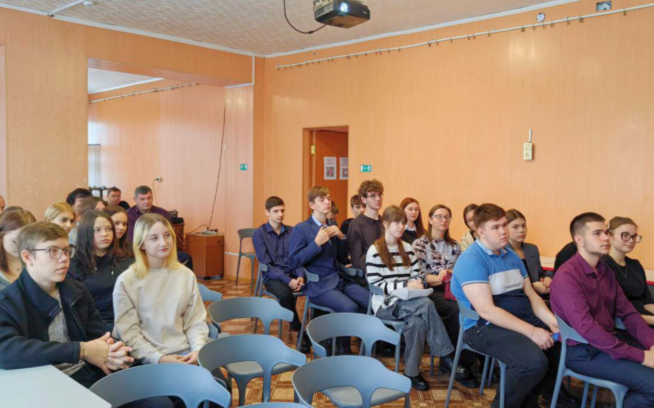 ФОТО к новости: Профориентационные встречи НГПУ прошли в районах Новосибирской области