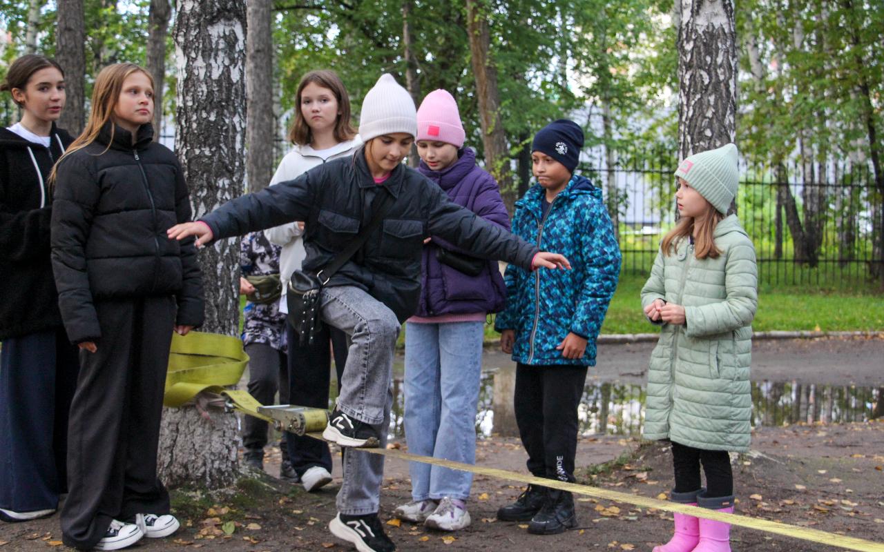 ФОТО к новости: На площади НГПУ отметили «День соседей»