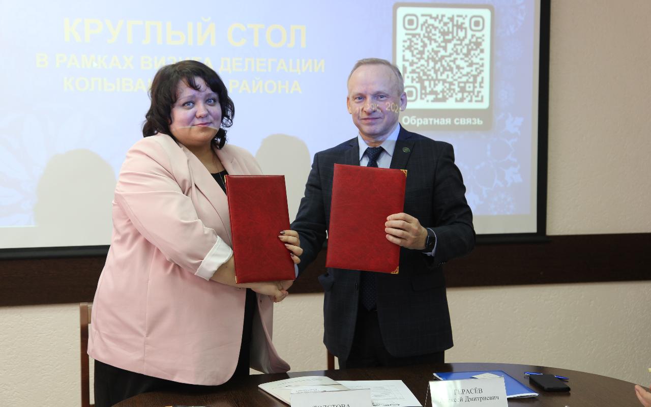 ФОТО к новости: НГПУ и Колыванский район Новосибирской области подписали соглашение о сотрудничестве