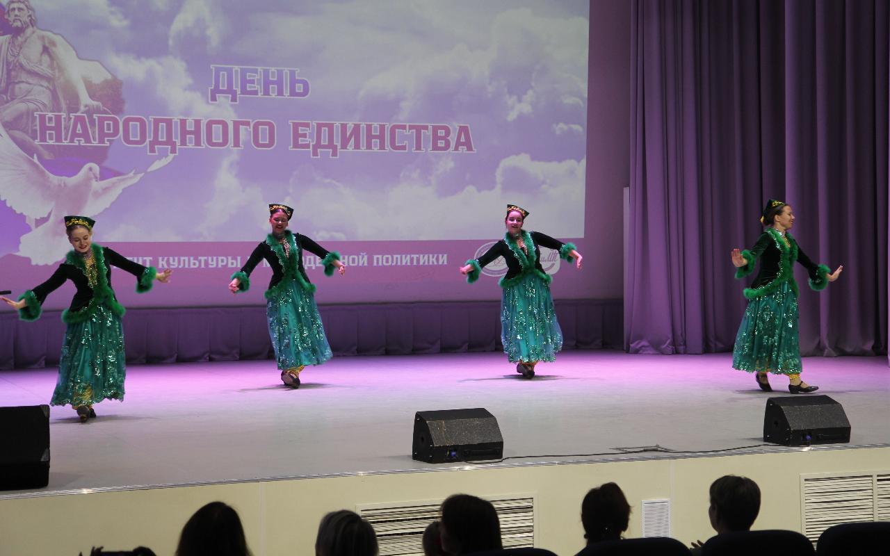 ФОТО к новости: Мир, согласие, единство – самое важное для России!