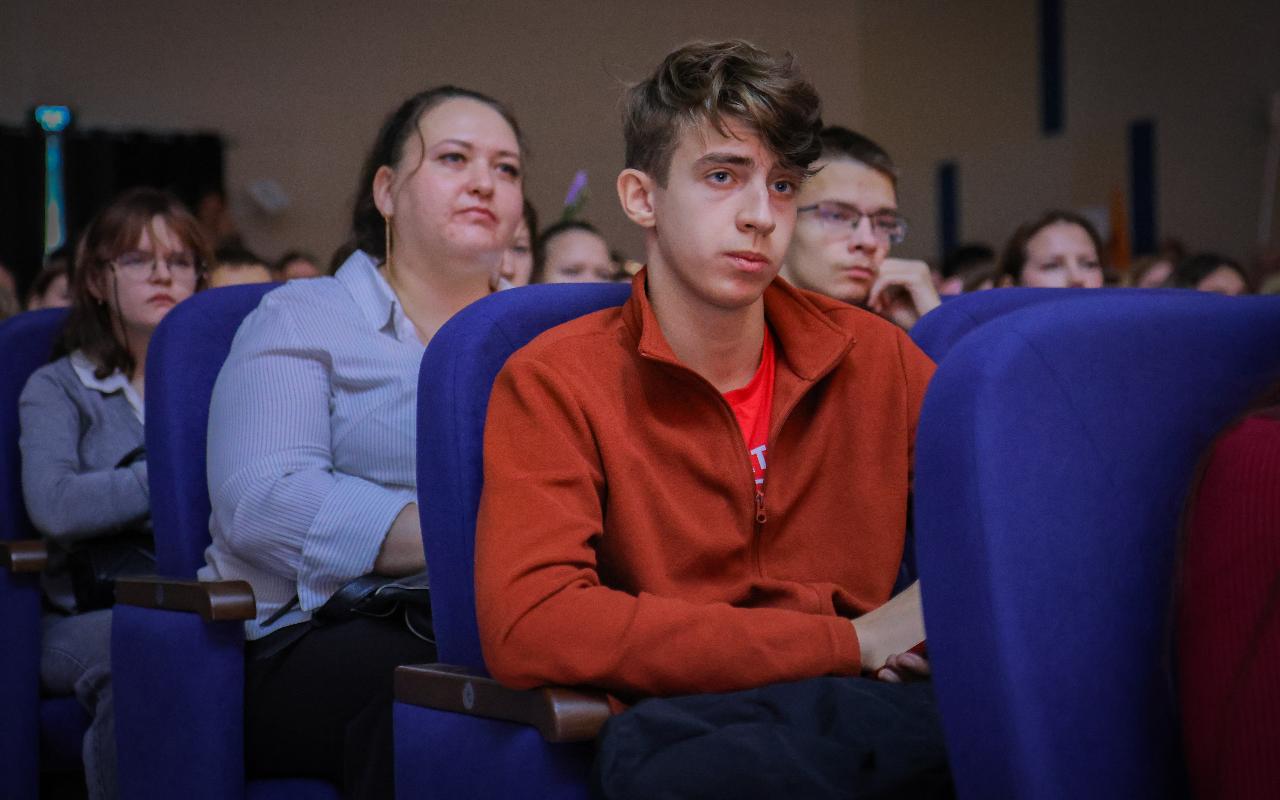 ФОТО к новости: 5 причин поступить в любимый педагогический: и.о. ректора Сергей Нелюбов на Дне открытых дверей рассказал о преимуществах НГПУ