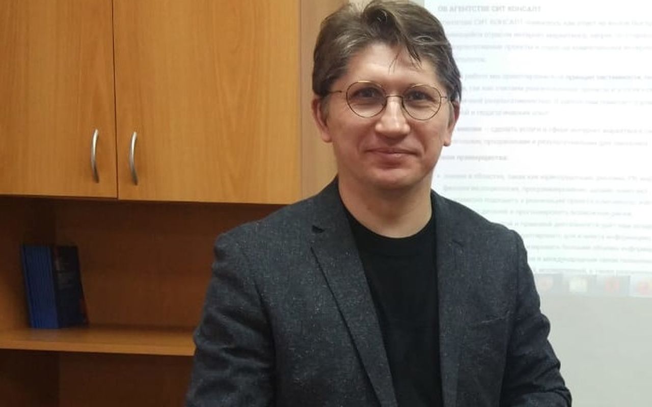 ФОТО к новости: Доцент НГПУ напомнил о рисках работы с нейросетями при написании дипломных работ