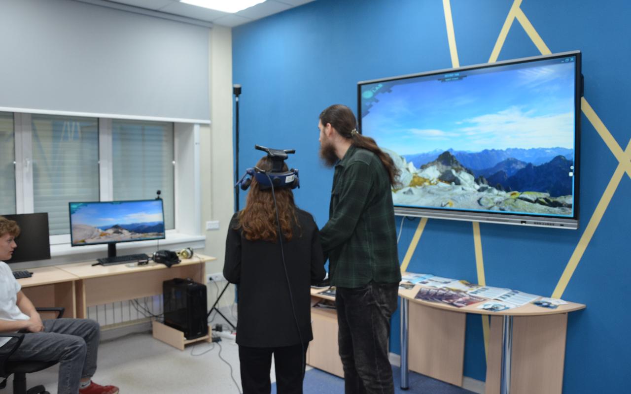 ФОТО к новости: НГПУ посетили будущие целевики из Коченёвского района