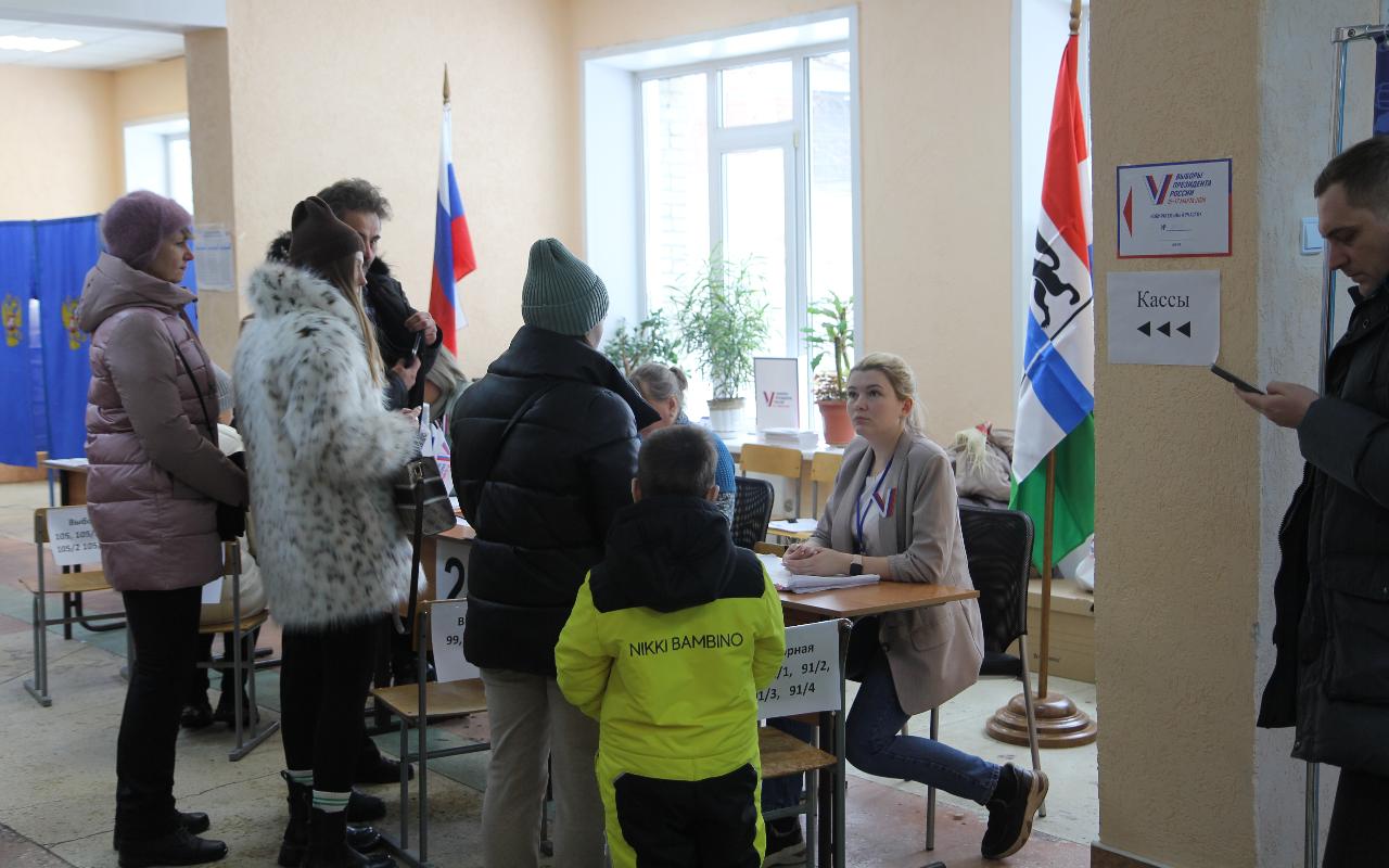 ФОТО к новости: Масленица в НГПУ продолжает собирать гостей