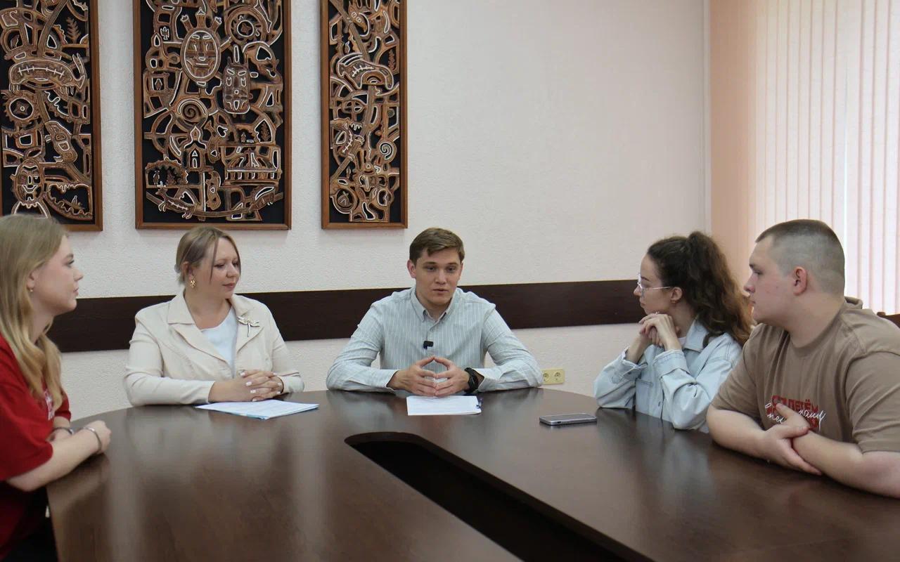 ФОТО к новости: Грантовые возможности – студентам НГПУ