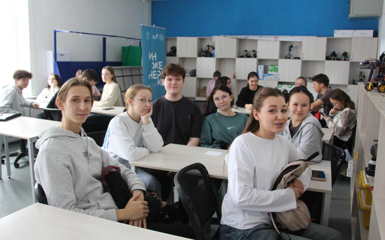 ФОТО к новости: Дневник ПедСибири: в НГПУ прошёл научно-популярный квиз «Тайны Вселенной»