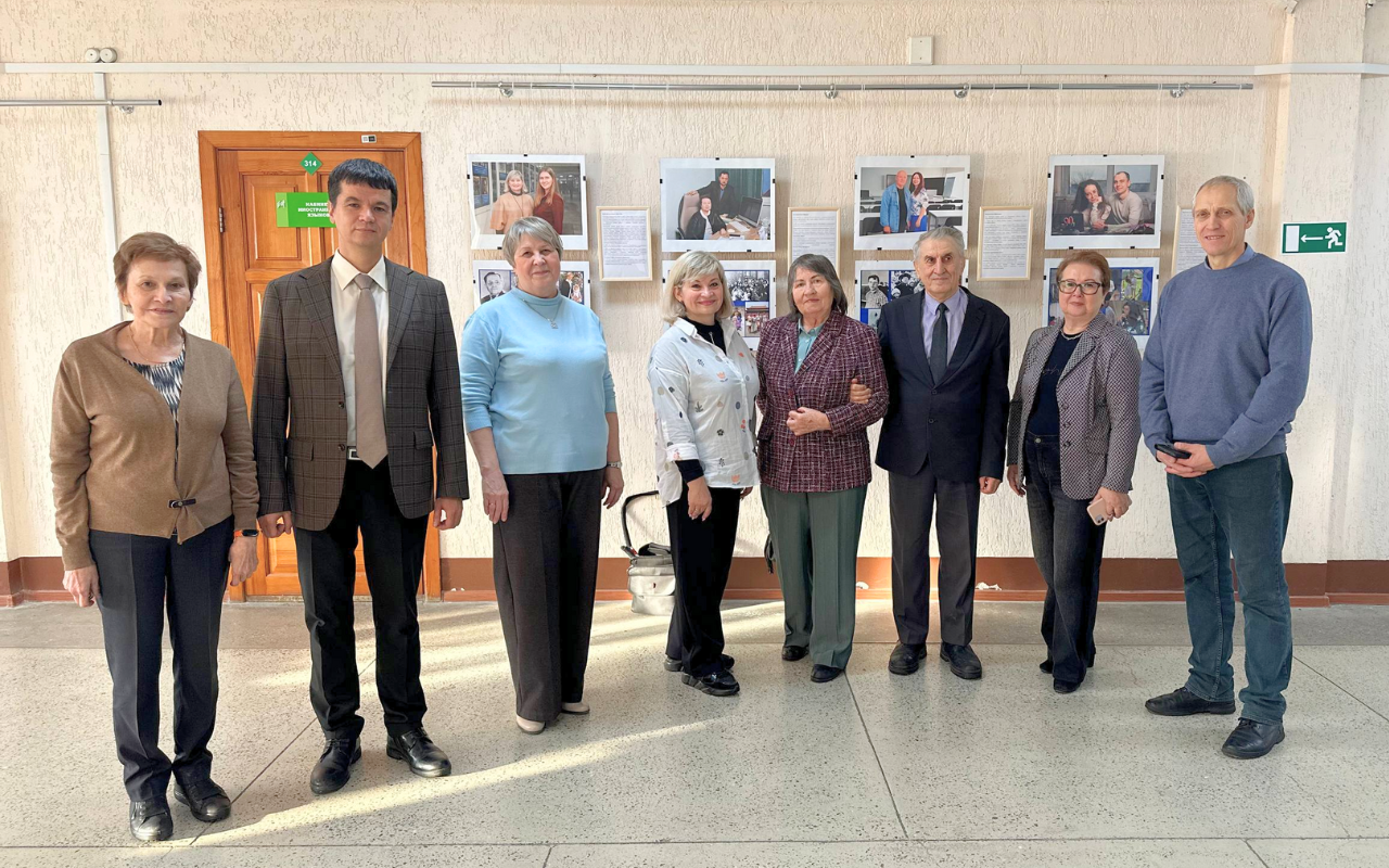 ФОТО к новости: В НГПУ открылась фотовыставка Павла Мирошникова «Династии»