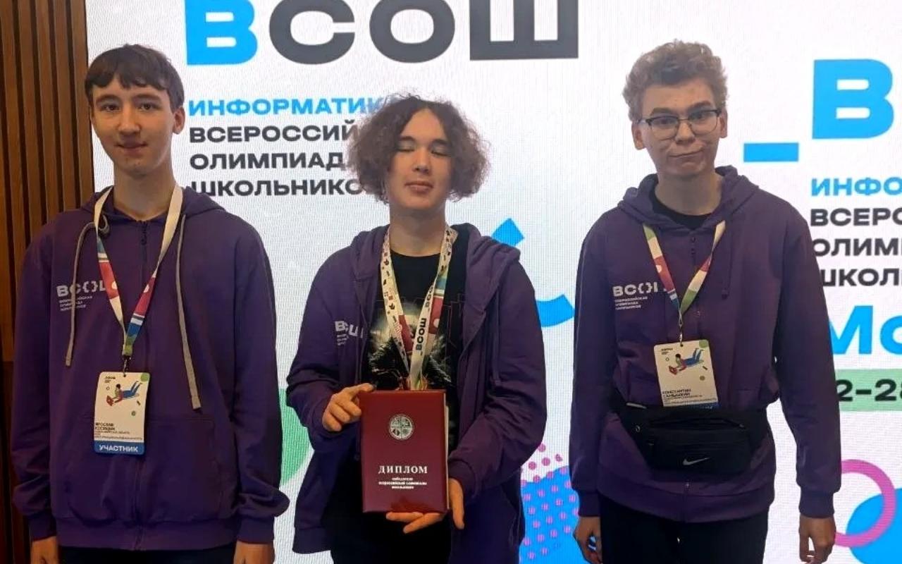 ФОТО к новости: Школьник из Новосибирска, подготовленный доцентом НГПУ, стал победителем заключительного этапа Всероссийской олимпиады по информатике