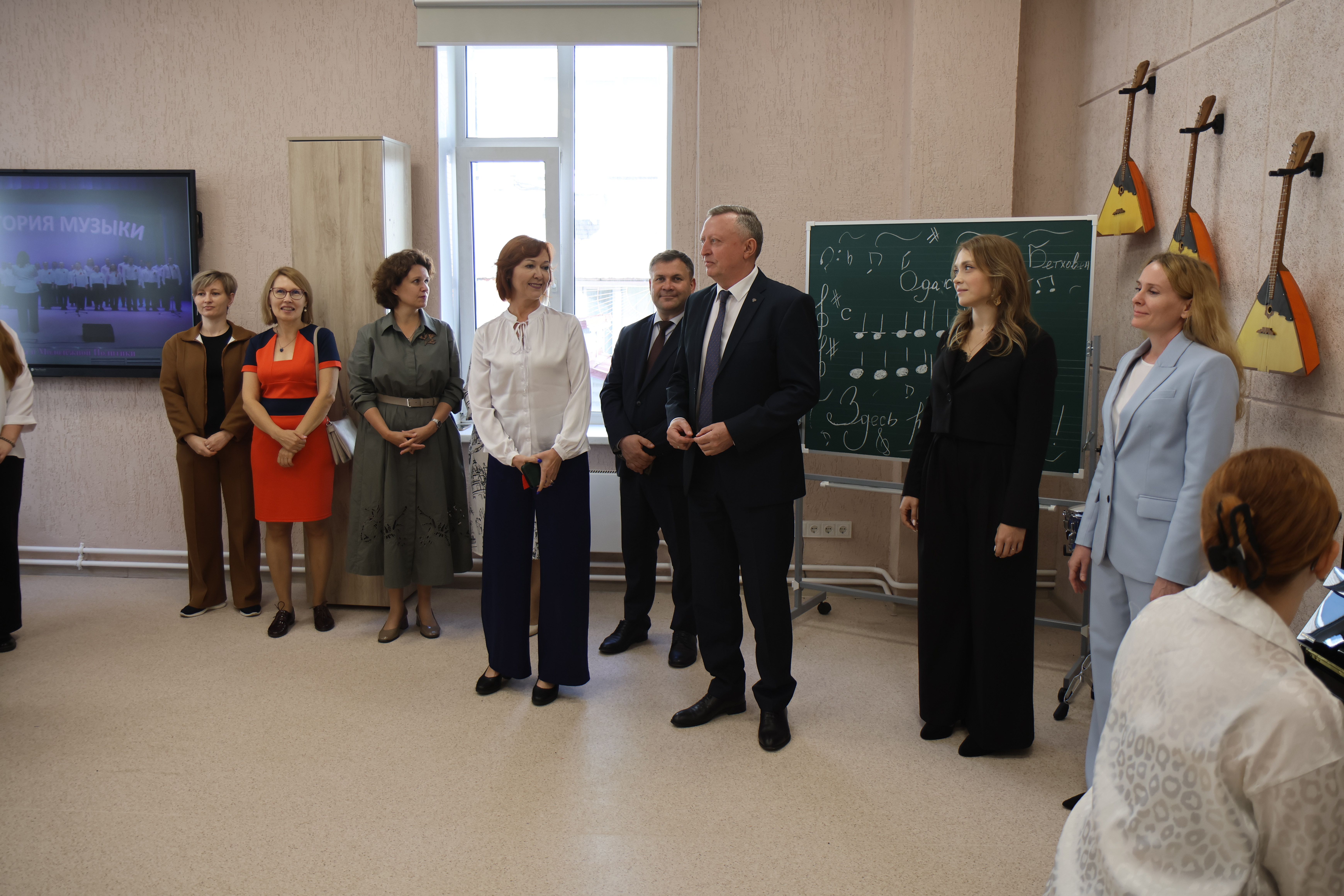 ФОТО к новости: Здесь рождаются мелодии: в ИКиМП НГПУ открылась «Лаборатория музыки»