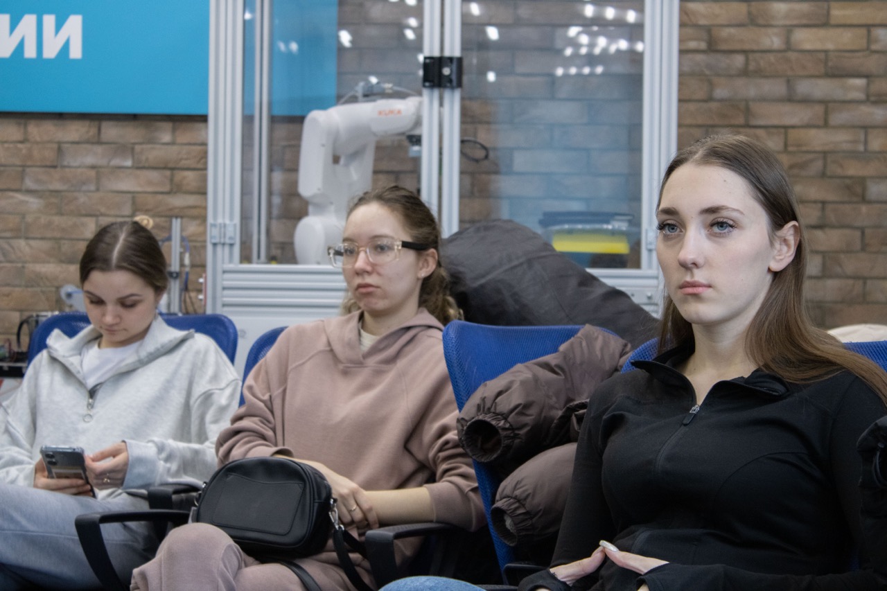 ФОТО к новости: В НГПУ состоялась встреча с директором филиала Российского общества «Знание» в Новосибирской области Даниилом Барановым