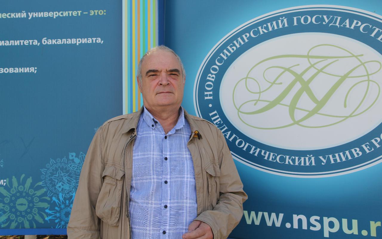 ФОТО к новости: Огонь в степи: профессор НГПУ, археолог Андрей Бородовский - о том, какими средствами связи пользовались пограничники в Сибири 300 лет назад и как «заставить» старинные остроги работать на современную экономику