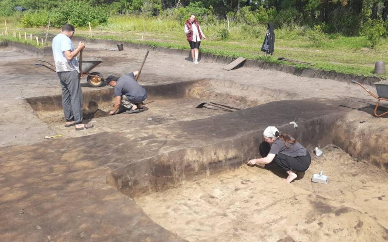 ФОТО к новости: Святилище с литейной печью и таинственный могильник: археологическая практика студентов НГПУ приносит первые открытия