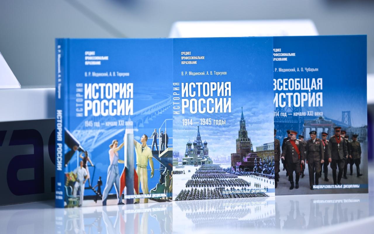 ФОТО к новости: Написание конспектов и прохождение демоэкзаменов: в НГПУ раскрыли секреты успешной подготовки к сдаче ЕГЭ по истории