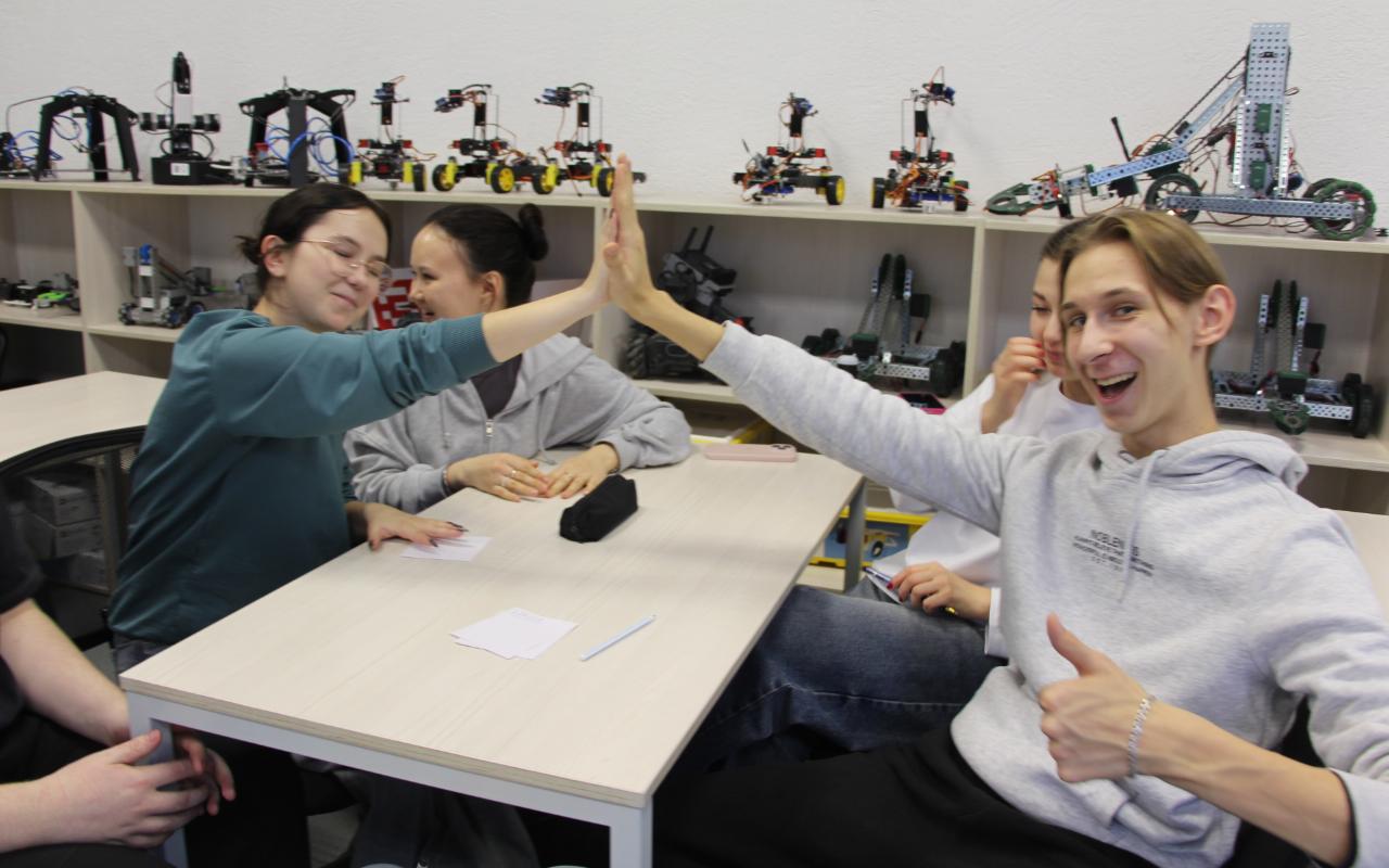 ФОТО к новости: Дневник ПедСибири: в НГПУ прошёл научно-популярный квиз «Тайны Вселенной»