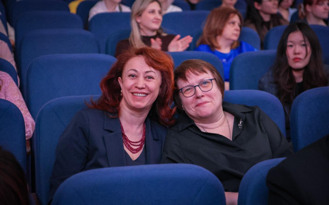 ФОТО к новости: «Для милых дам…»: в НГПУ прошёл праздничный концерт к Международному женскому дню