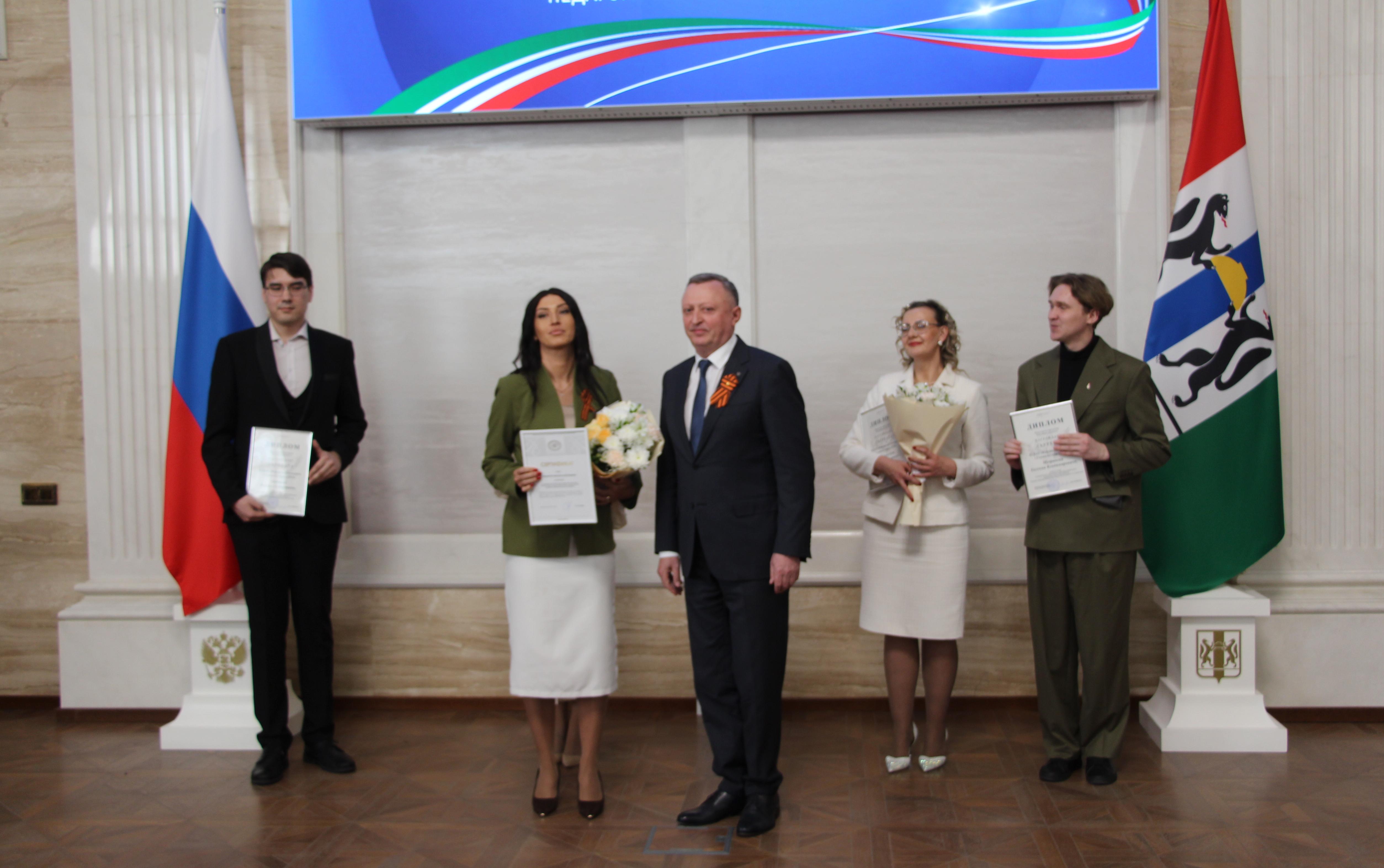 ФОТО к новости: Абсолютным победителем регионального этапа конкурса «Учитель года» стал выпускник ИЕСЭН НГПУ