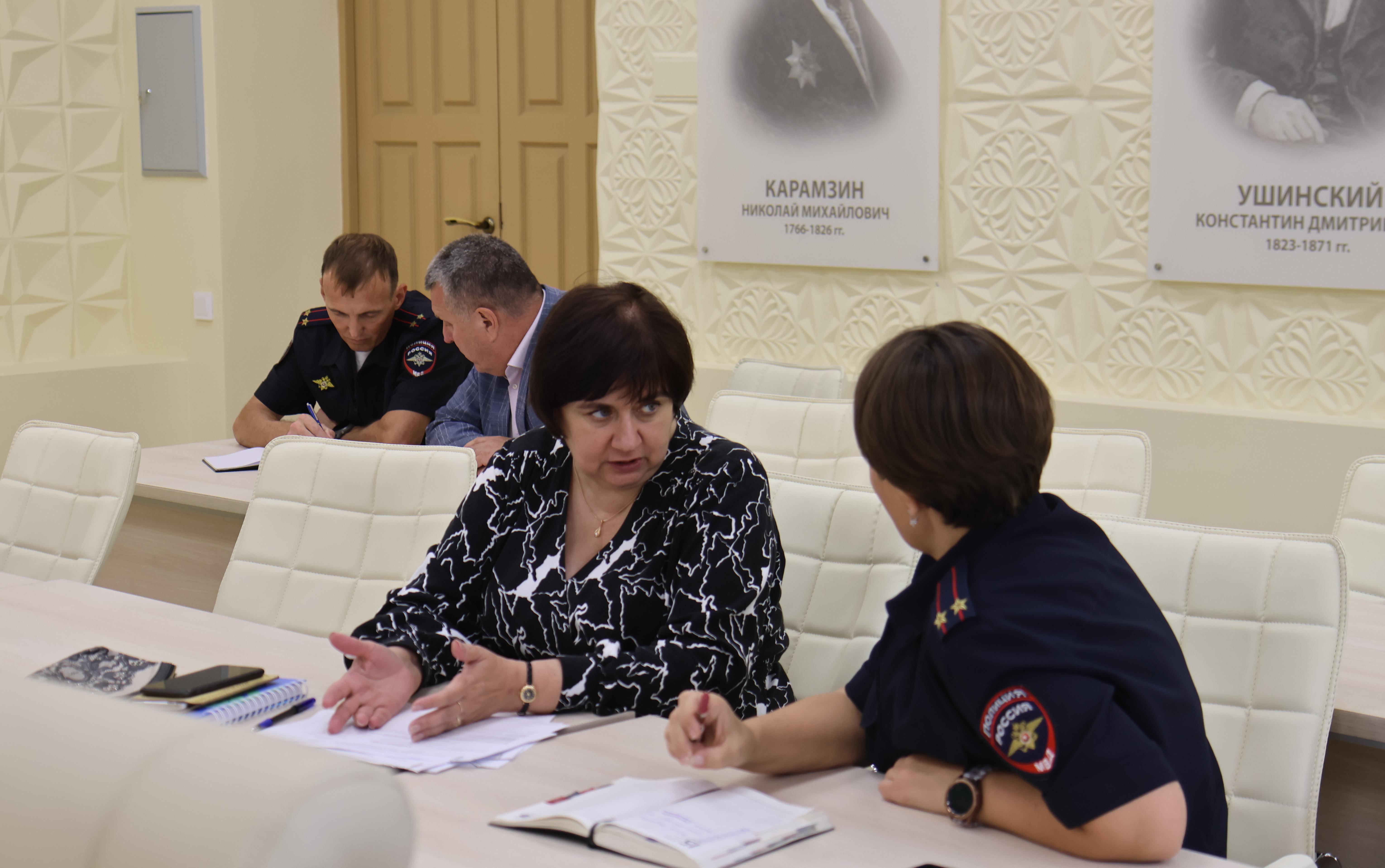 ФОТО к новости: Студенты НГПУ будут проходить практику в ГУ МВД России по Новосибирской области
