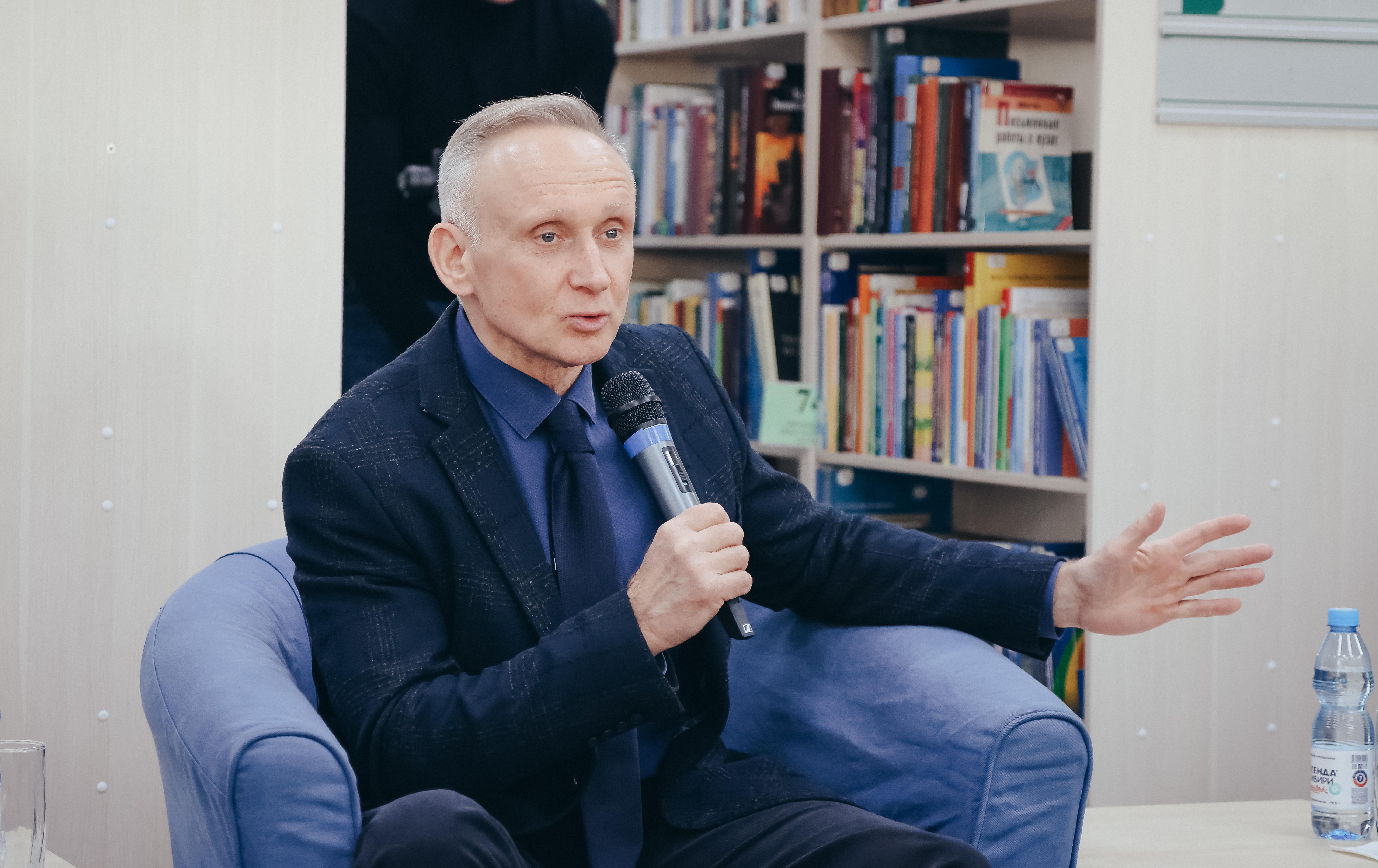 ФОТО к новости: «Время героев»: в НГПУ обсудили, что вдохновляет человека на подвиг