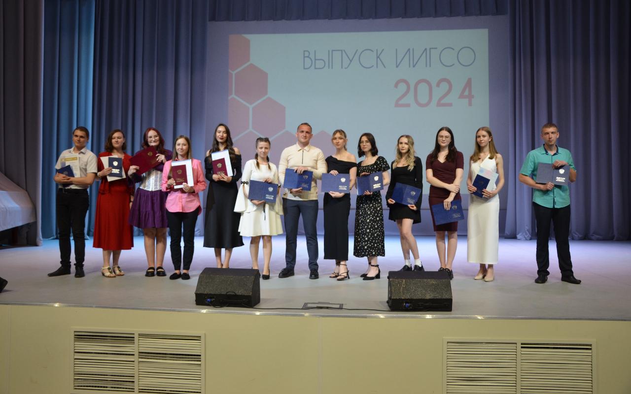 ФОТО к новости: Преодолевшие все рифы: выпускники бакалавриата ИИГСО НГПУ 2024 года получили дипломы