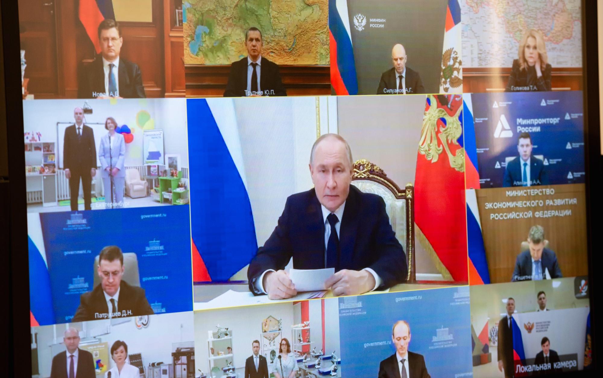 ФОТО к новости: Сергей Кравцов: «Почти 750 тысяч человек сдают ЕГЭ в 2026 году»