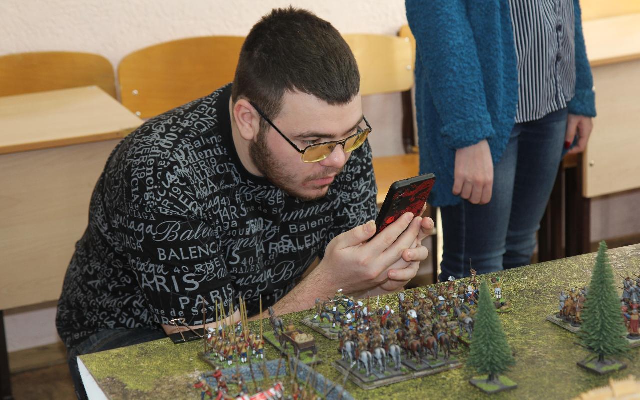 ФОТО к новости: Викинги, стрельцы, гусары: в НГПУ состоялась выставка военно-исторической миниатюры из коллекции выпускника ИИГСО