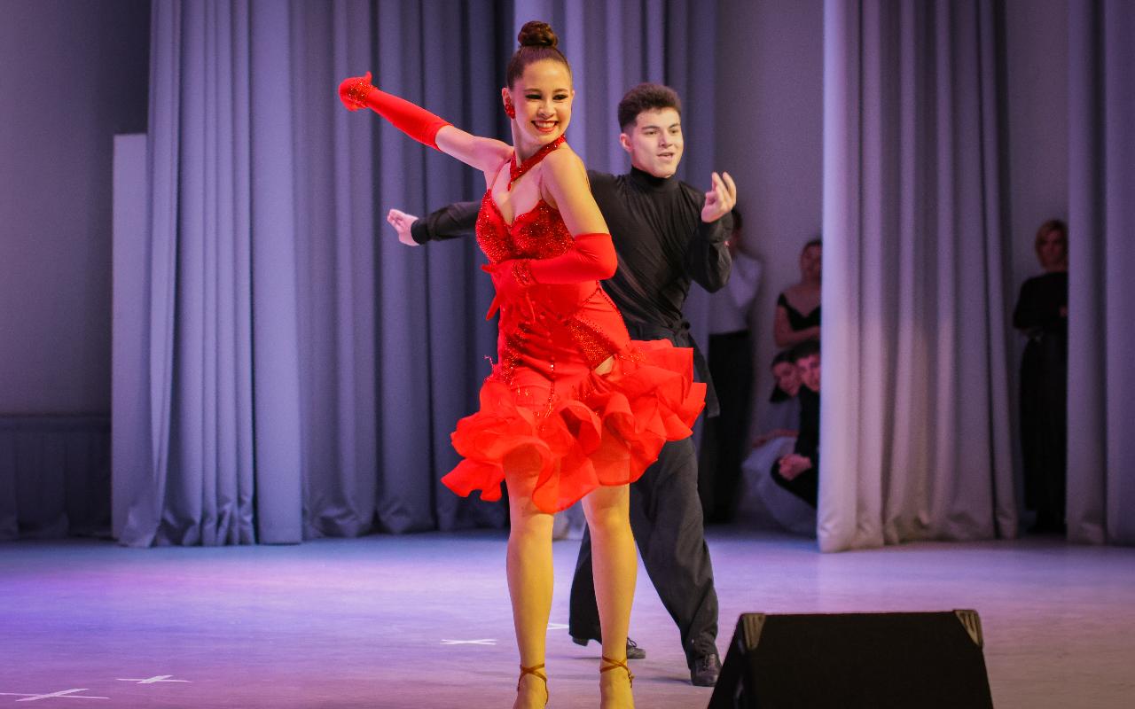 ФОТО к новости: Награды за профессионализм и подвижничество: в НГПУ прошел праздничный концерт к Дню Учителя