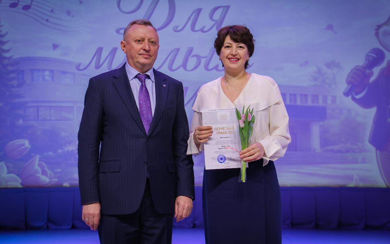 ФОТО к новости: «Для милых дам…»: в НГПУ прошёл праздничный концерт к Международному женскому дню