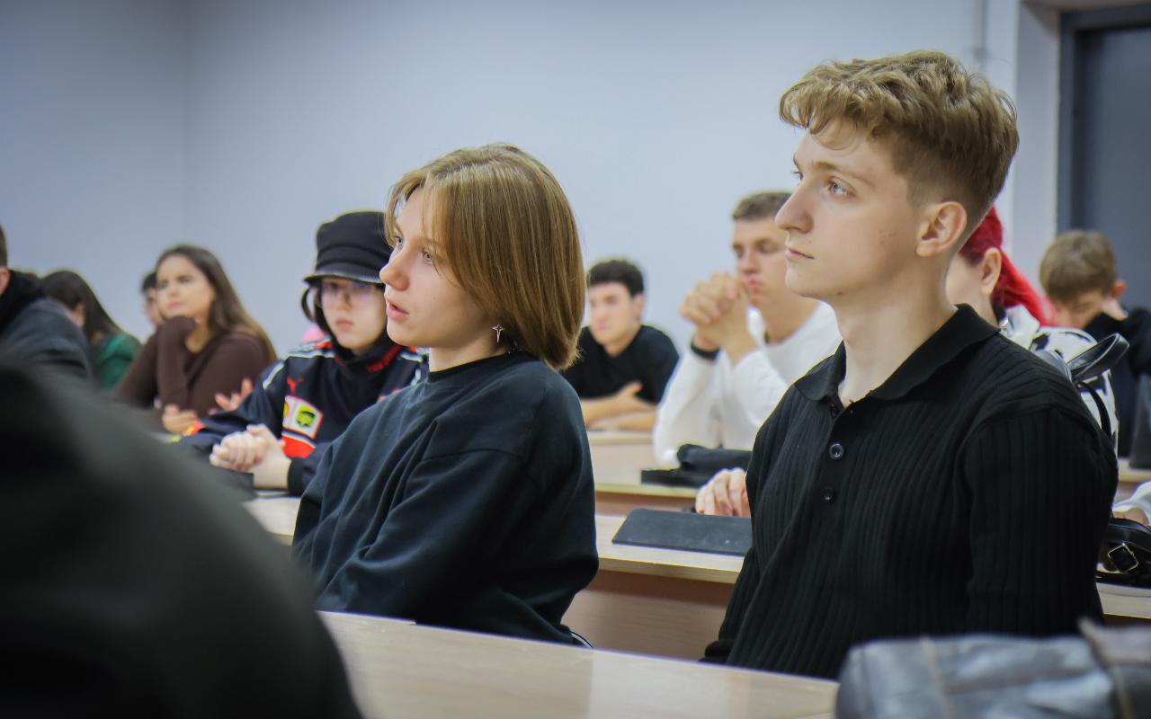 ФОТО к новости: В НГПУ показали киноверсию спектакля «Жизнь за други своя»