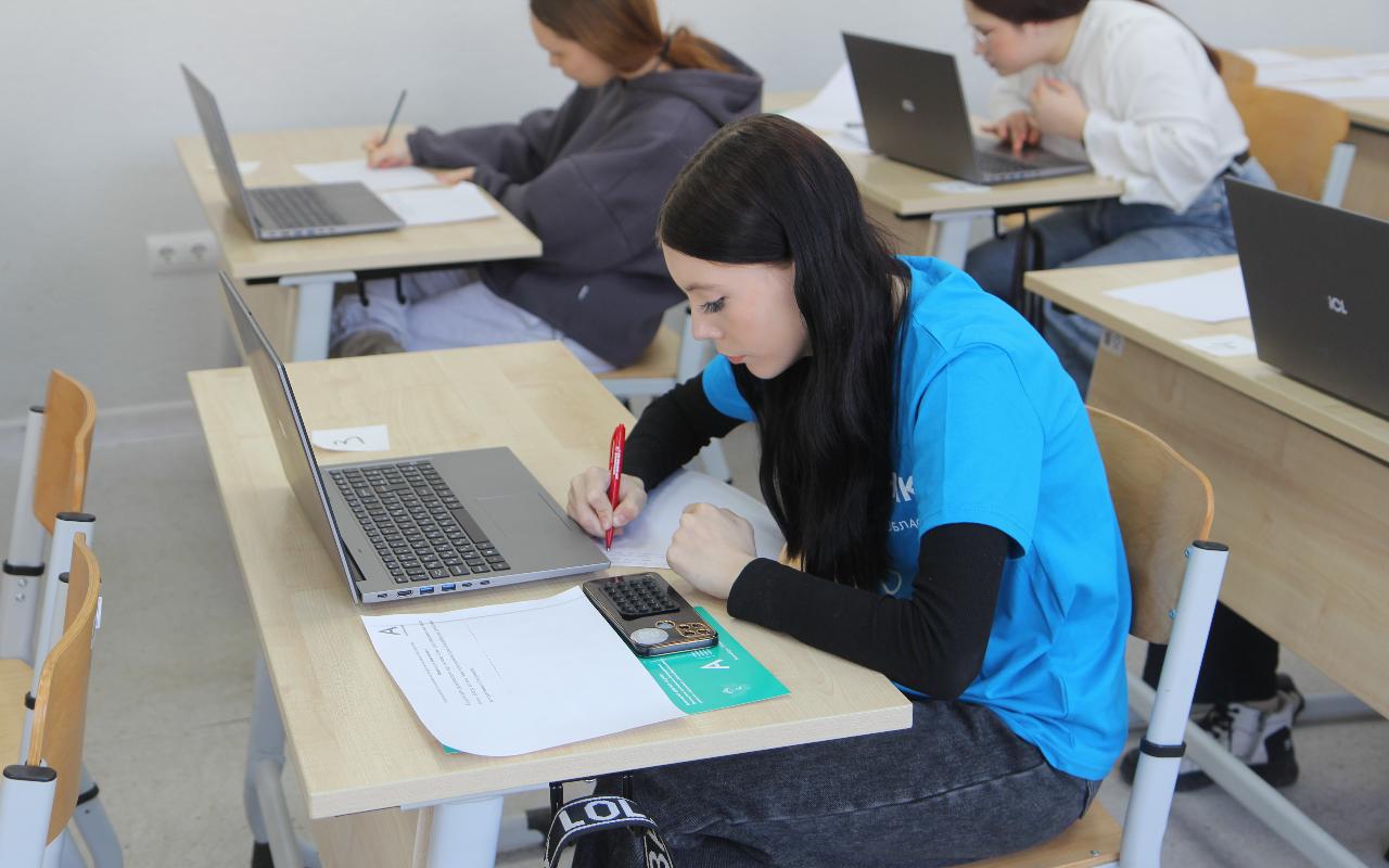 ФОТО к новости: Поверить в себя и раскрыть потенциал: в НГПУ стартовал чемпионат «Абилимпикс»