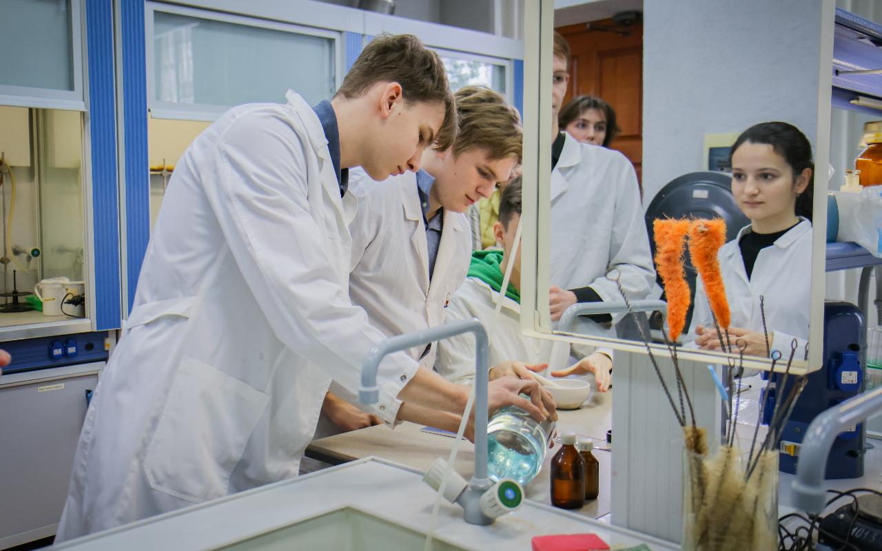 ФОТО к новости: Дневник ПедСибири: В НГПУ проходит естественно-научная смена для школьников Новосибирской области