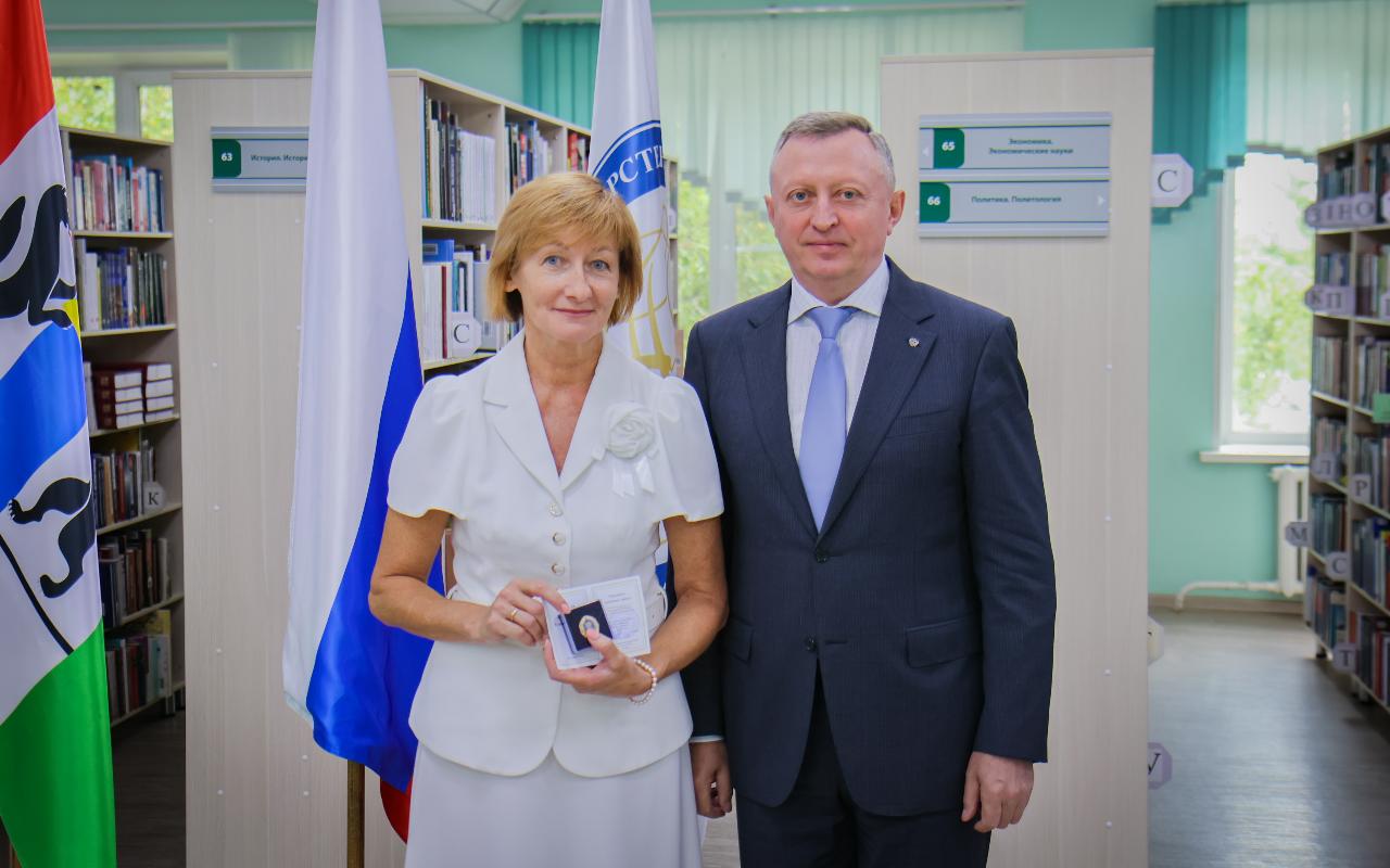 ФОТО к новости: Главная ценность университета: лучшие работники НГПУ удостоены наград и почётных званий Министерства просвещения Российской Федерации