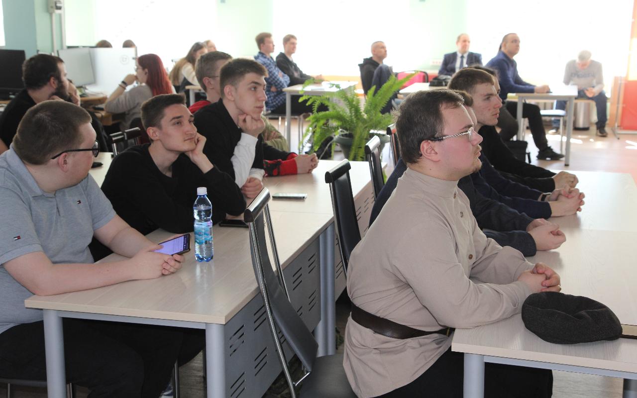 ФОТО к новости: Студенты НГПУ узнали, какой была «Дорога на Берлин» в 1945 году