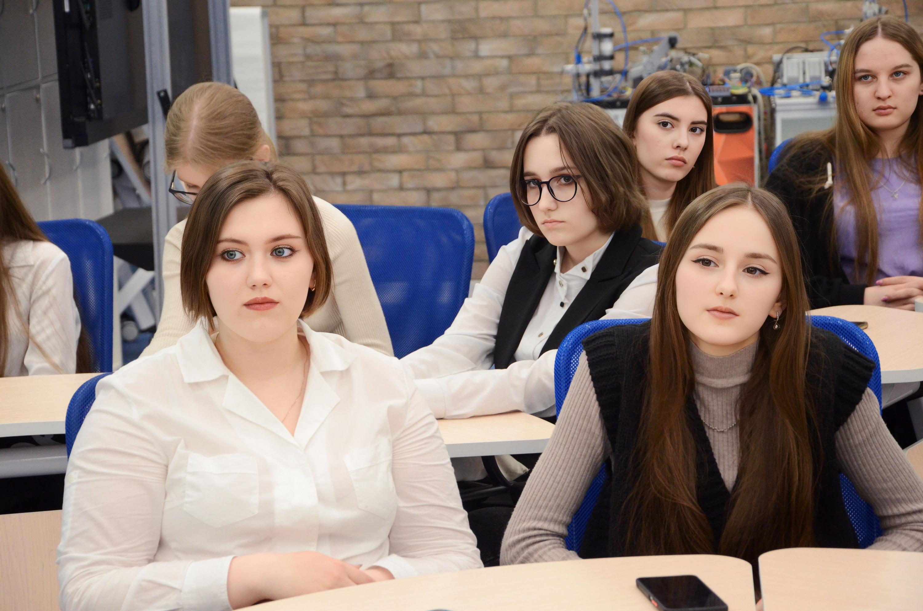 ФОТО к новости: «Включатель»: в НГПУ ученики психолого-педагогических классов осваивают блоги 