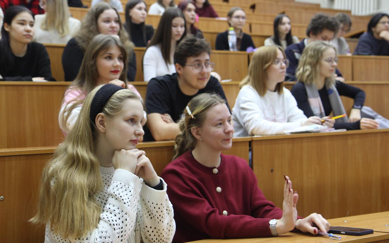 Лето-2026: НГПУ открывает старт в самую яркую профессию для студента