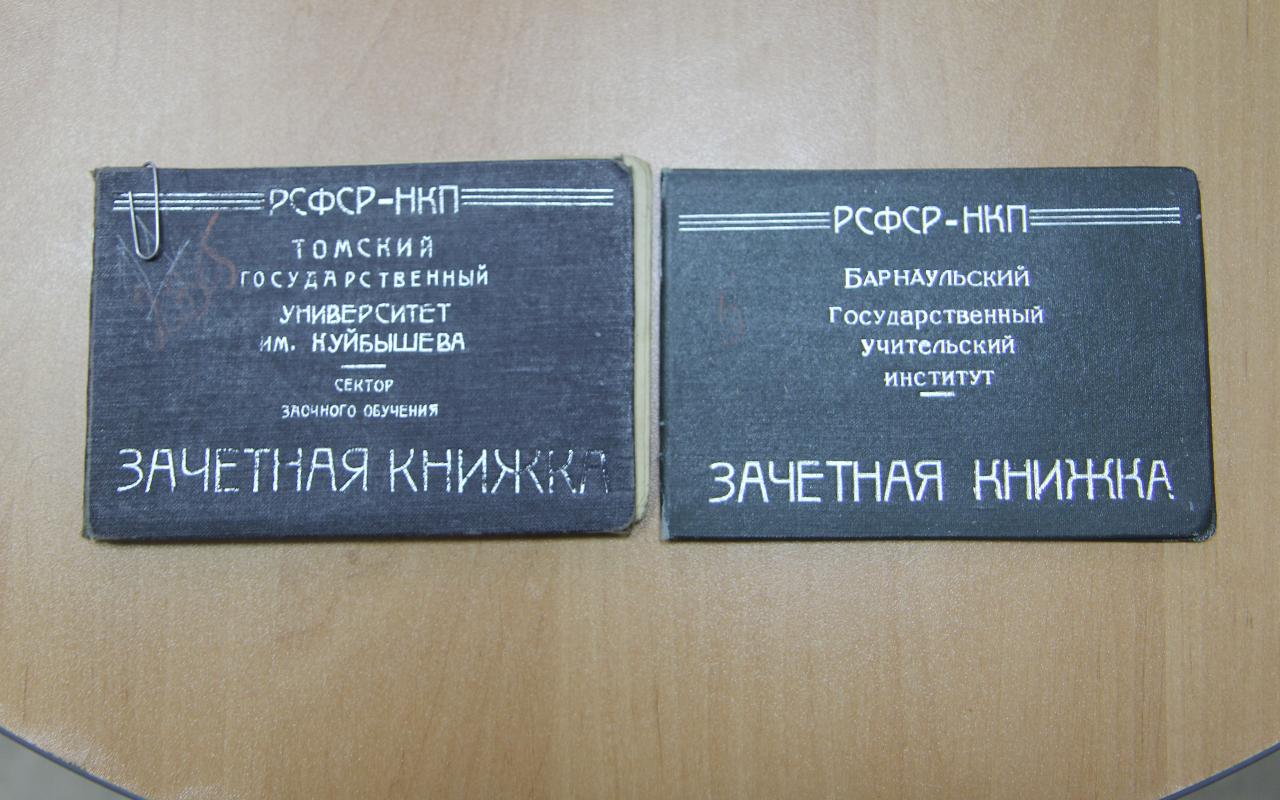 ФОТО к новости: Говорят документы: архив НГПУ сохранил уникальные образцы школьных аттестатов первой половины ХХ века