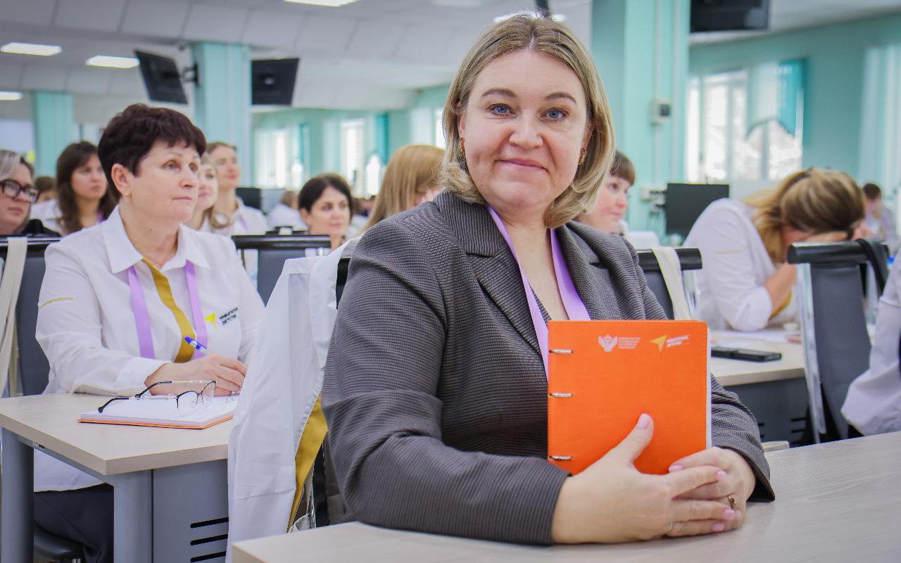 ФОТО к новости: В НГПУ состоялось закрытие второго потока обучения советников директоров по воспитанию