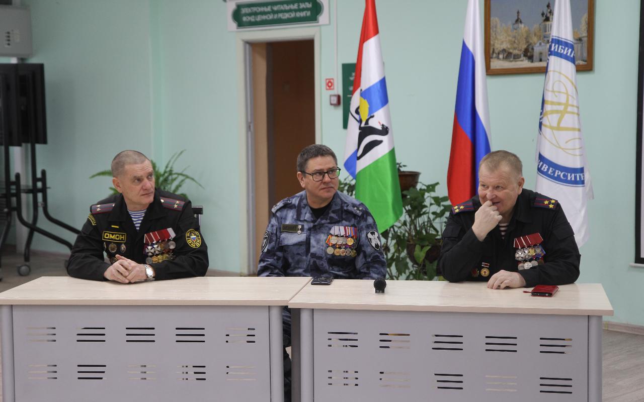 ФОТО к новости: «Чувство справедливости заложено у вас в крови»: ветераны органов внутренних дел Новосибирской и Кемеровской областей встретились со студентами НГПУ